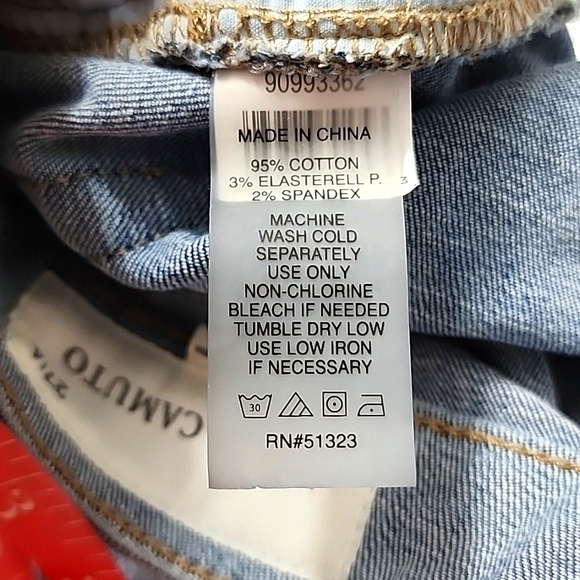 Vince Camuto Jeans. Distressed Size 27 - Picture 6 of 7